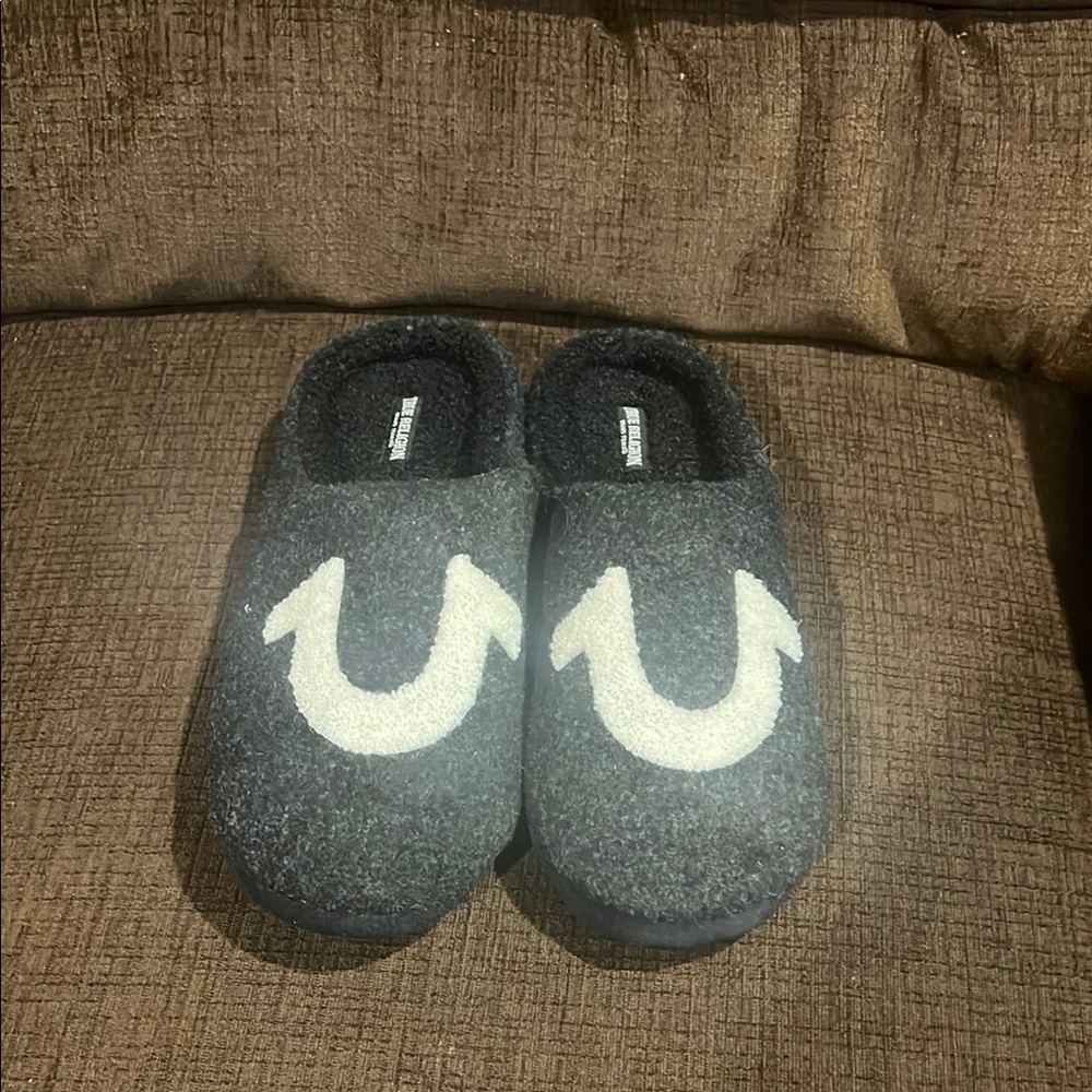 Mens Gray True Religion Slippers